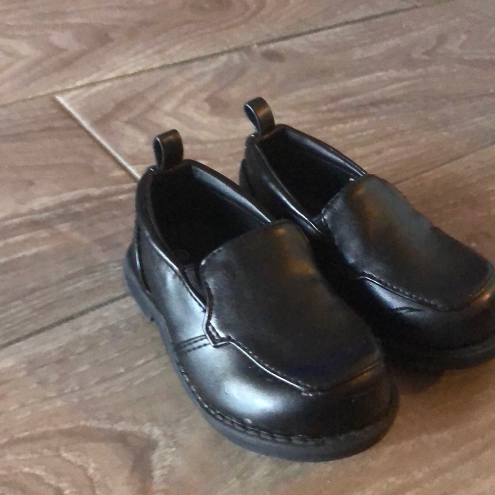 Gently used size 5 toddlers dress shoes